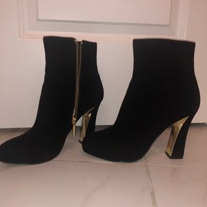 Karl lagerfeld black bootie worn once